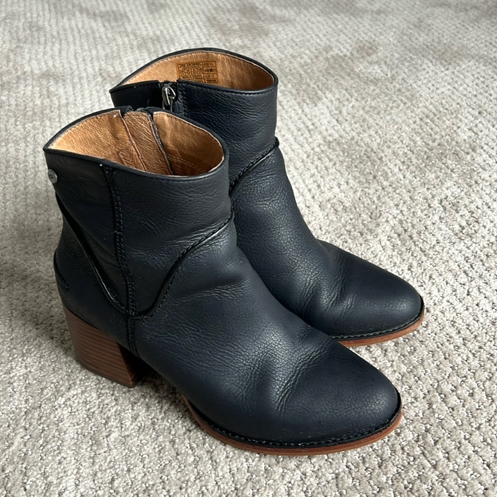 Ugg Annie Leather Boots Black
